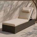 Chaise Longue de Jardin Réglable en Résine Tressée Noir/Beige avec Coussin en Polyester-Vasolia